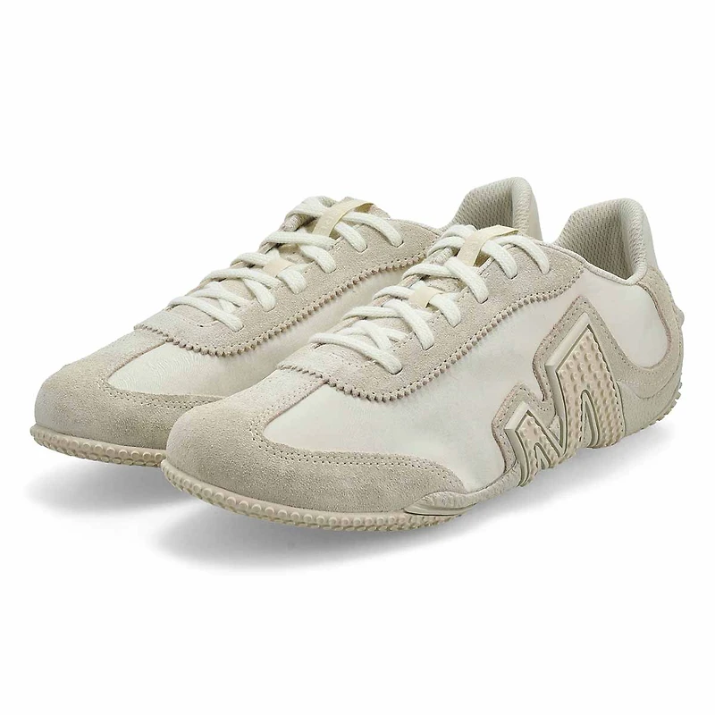Women's Relay Fly Vent Lace Up Performance Sneake