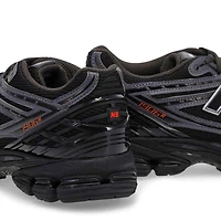 Men's 1906R Lace Up Sneaker - Silver Metallic/Blac