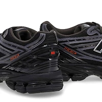Men's 1906R Lace Up Sneaker - Silver Metallic/Blac