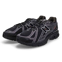 Men's 1906R Lace Up Sneaker - Silver Metallic/Blac