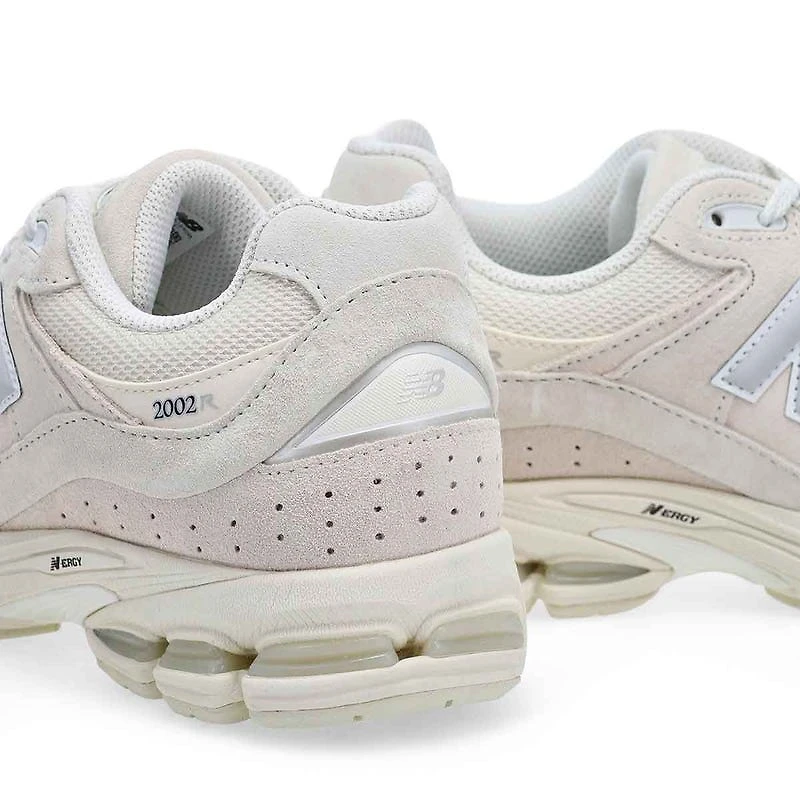 Men's 2002R Lace Up Sneaker - Sea Salt/Silver Meta