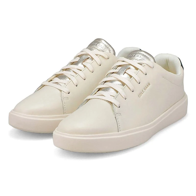 Women's Grand Crosscourt Traveler Casual Sneaker