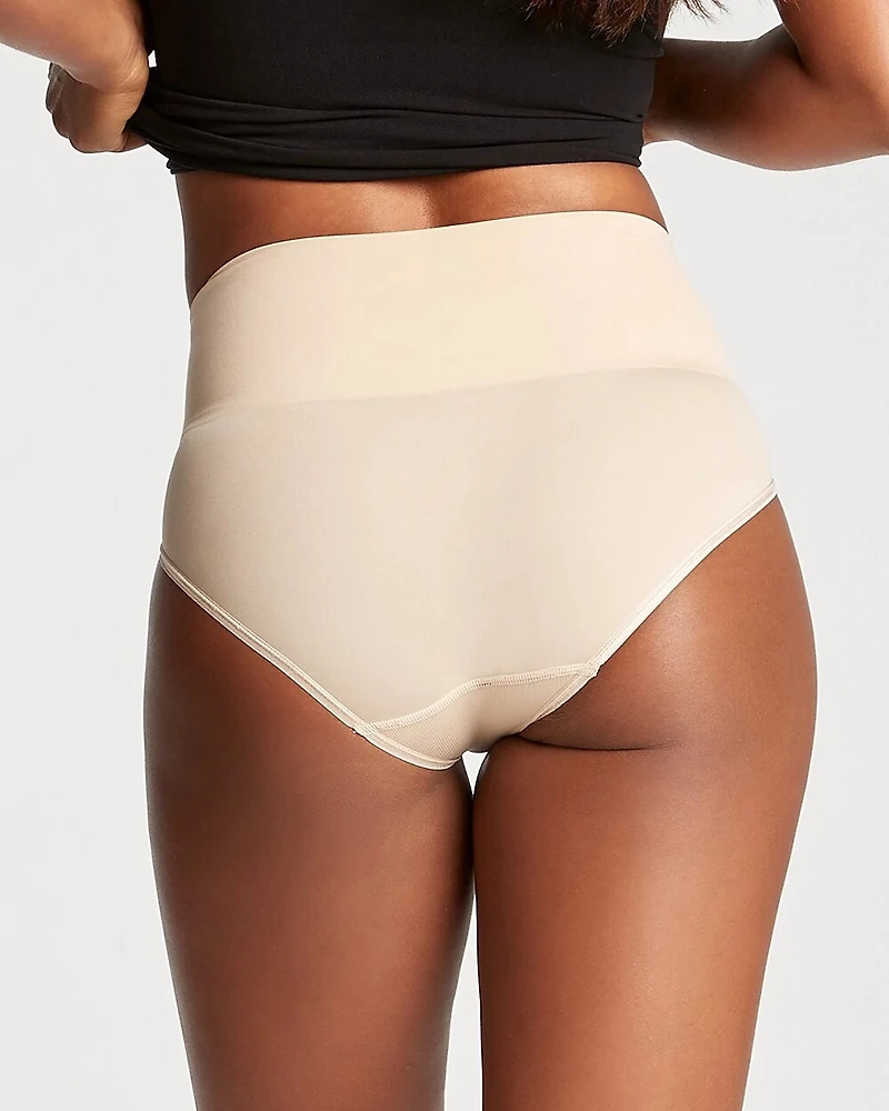 Ultralight Seamless Smoothing Brief