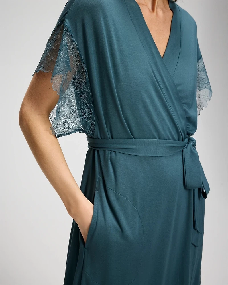 Fine Line Lace Short Robe