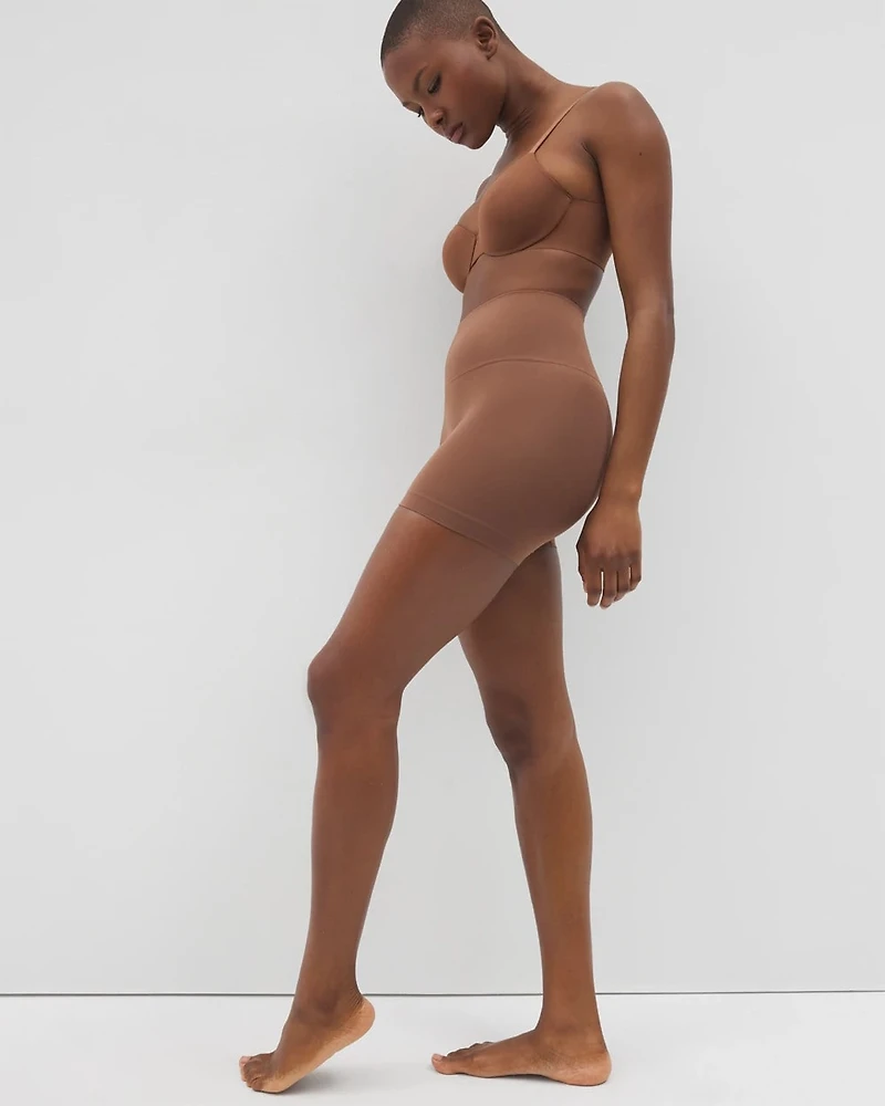 Mid-Level Shaping Seamless Shorts