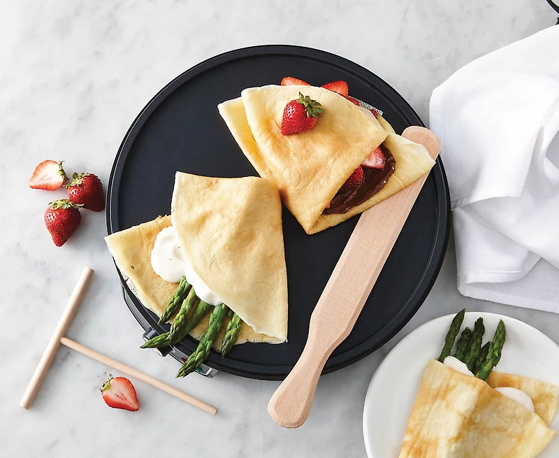 Machine à crêpe thinkkitchen avec ustensiles en bois