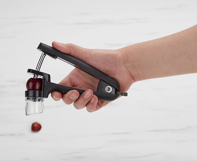Dénoyauteur de cerises et d'olives OXO