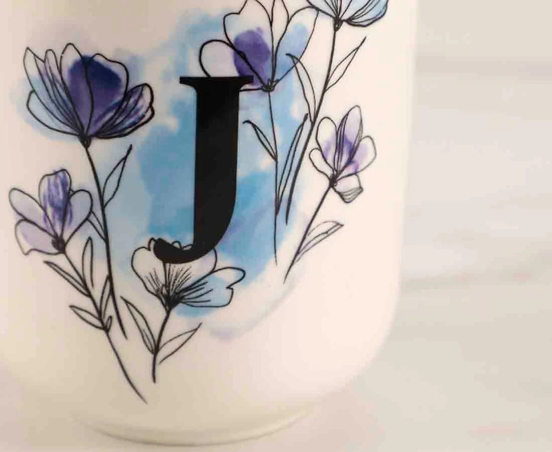 Tasse Monogram 'J', floral, 480 ml