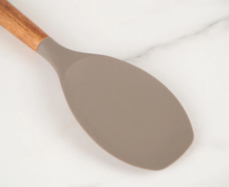 Cuillère en silicone et acacia par thinkkitchen