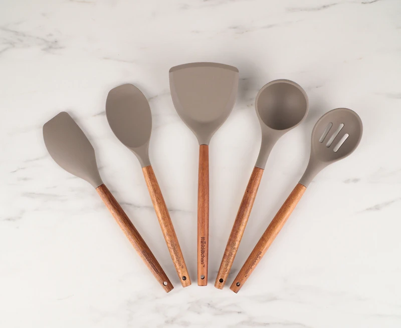 Cuillère en silicone et acacia par thinkkitchen