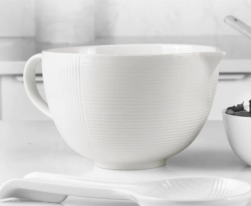 Damian Mixing Bowl with Spout 90 oz