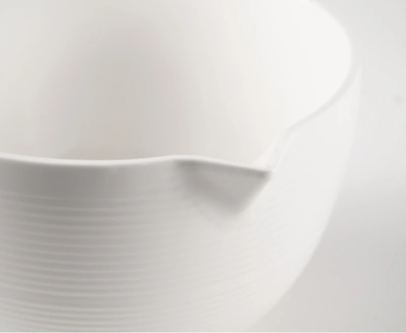 Damian Mixing Bowl with Spout 90 oz