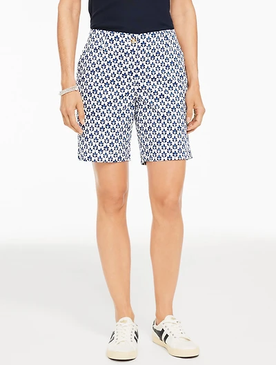 Relaxed Chino Shorts - Graphic Leaves