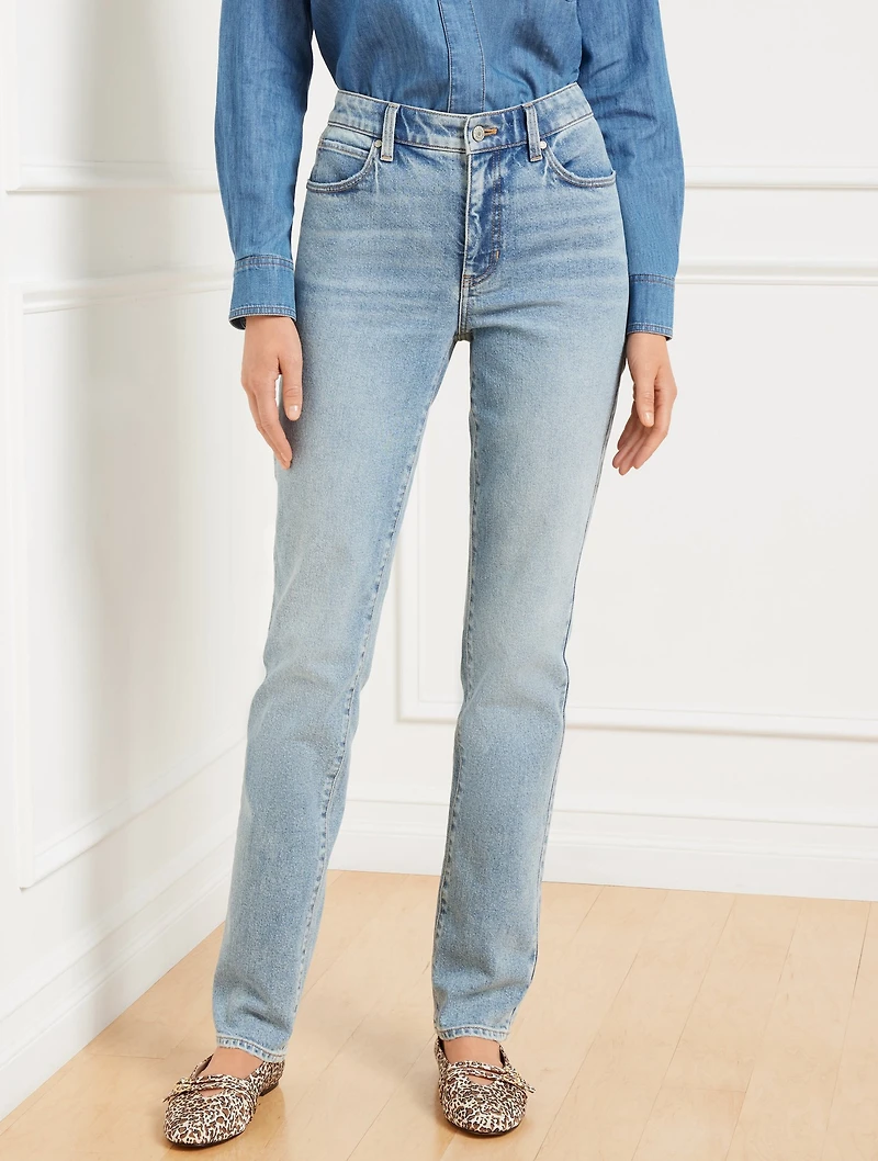 Straight Leg Jeans - Glendale Wash Curvy Fit