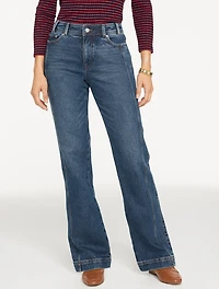 Relaxed Bootcut Jean - Nash Wash