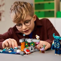 LEGO Minecraft La Rencontre avec le Gardien, Produit de Jeu Vidéo à Collectionner et Jouet Créatif de Combat 21274