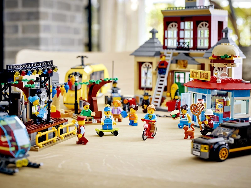 LEGO City Town La place du centre-ville 60271 (1517 pièces)