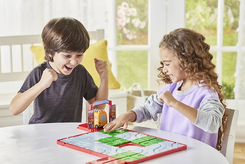 EPOCH Games Super Mario Route 'n Go, Jeu d'adresse et d'action sur table avec figurines Super Mario à collectionner