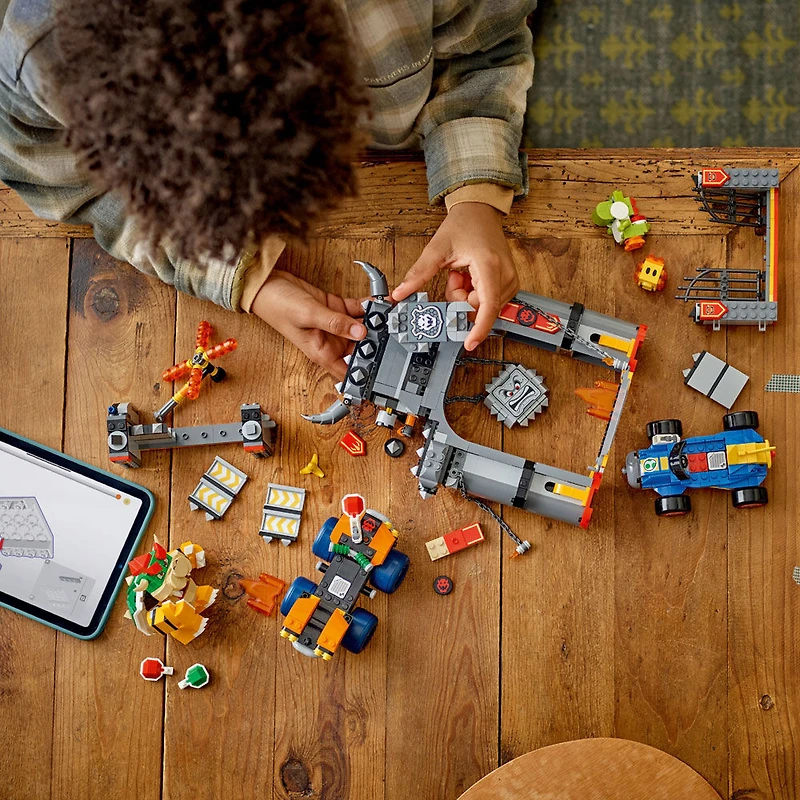 LEGO Super Mario : Mario Kart - Château de Bowser, Jouet pour Garçons, Filles et Tous les Amateurs 72039