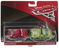 Disney/Pixar Les Bagnoles 3 - Véhicule en métal moulé sous pression - Coffret de 2 - Chick Hicks avec casque et Natalie Certain.