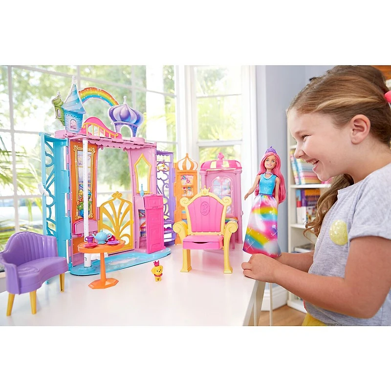 Barbie – Dreamtopia – Château pliable et poupée