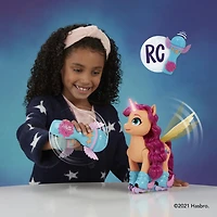 My Little Pony: A New Generation Sunny Starscout chante en rollers, jouet interactif de 22,5 cm avec télécommande, 50 réactions, lumières - Édition anglaise