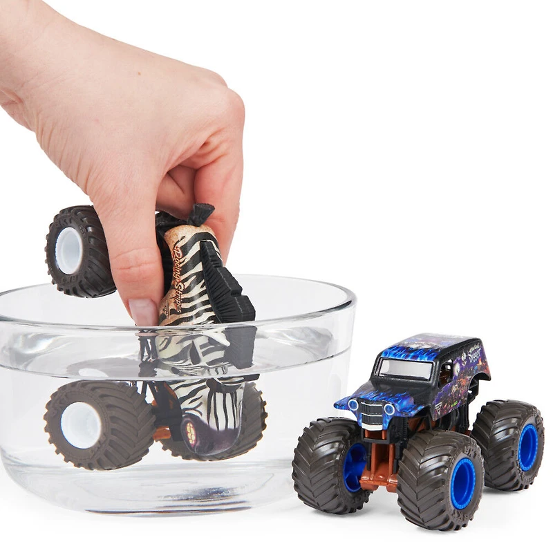 Monster Jam, Coffret de 2 monster trucks officiels en métal moulé Racing Stripes vs Son-Uva Digger qui changent de couleur, échelle 1:64