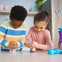 Kinetic Sand, Fabrique de glaces à l'italienne avec 396 g de sable à modeler (bleu, rose et blanc), 2 cornets de crème glacée et 2 outils, jouets sensoriels