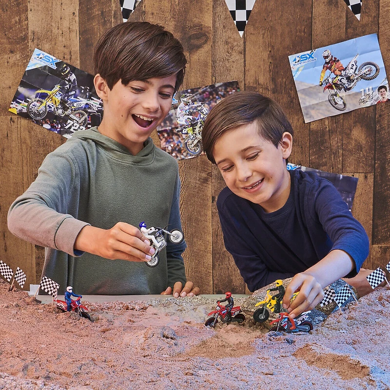 Supercross, Authentic Josh Hill 1:24 Scale Die-Cast Motorcycle with Rider Figure