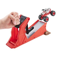 Monster Jam, Coffret Blastin' Bones avec Monster Mutt Dalmatian exclusif, Jouets monster trucks pour garçons à partir de 3 ans
