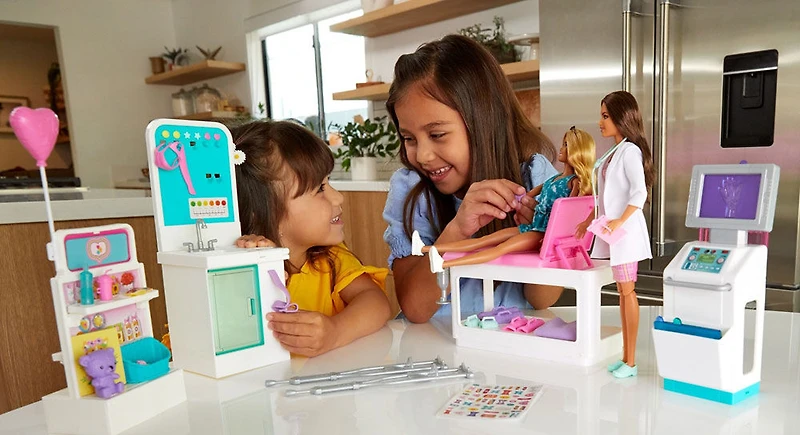 Barbie - Coffret La Clinique de Barbie, avec Barbie Docteur Brune