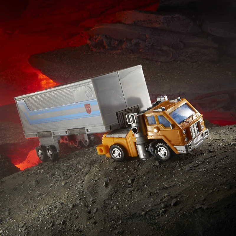 Transformers Generations War for Cybertron: Kingdom - WFC-K16 Huffer Deluxe