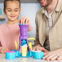 Kinetic Sand, Fabrique de glaces à l'italienne avec 396 g de sable à modeler (bleu, rose et blanc), 2 cornets de crème glacée et 2 outils, jouets sensoriels