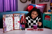Disney Descendants: The Rise of Red Coffret poupée Red fille de la Reine de Coeur, avec le Livre de Sorcière Magique, un mélange pour fabriquer du slime et des surprises