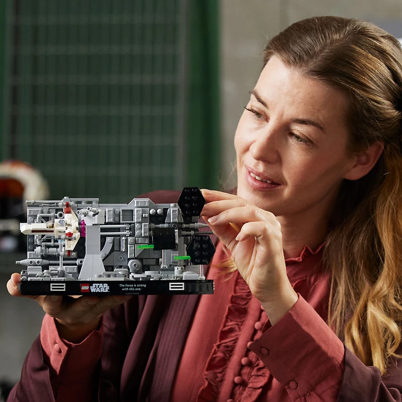 LEGO Star Wars Diorama de la poursuite dans la tranchée de l'Étoile de la Mort 75329 ; Ensemble de construction (665 pièces)