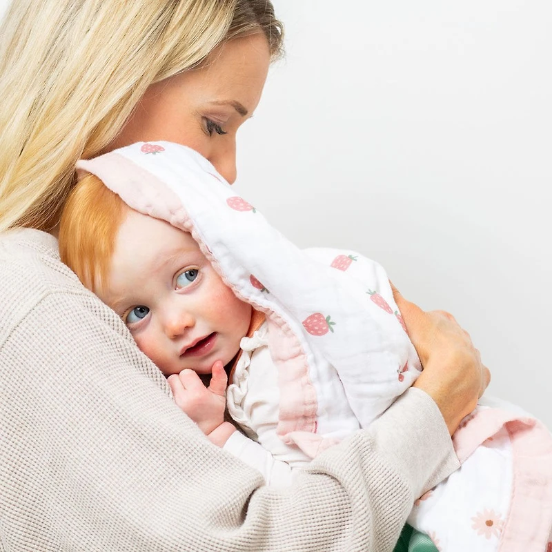 Lulujo - Reversible Muslin Blanket 3 Ply - Daisies-Strawberry