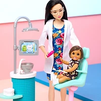 Poupée Barbie Dentiste Brune et Coffret avec Mini-Poupée Patiente, Lavabo, Fauteuil et bien plus encore