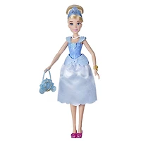 Disney Princess, Princesse et surprises, poupée mannequin Cendrillon avec 10 vêtements et accessoires, surprises cachées