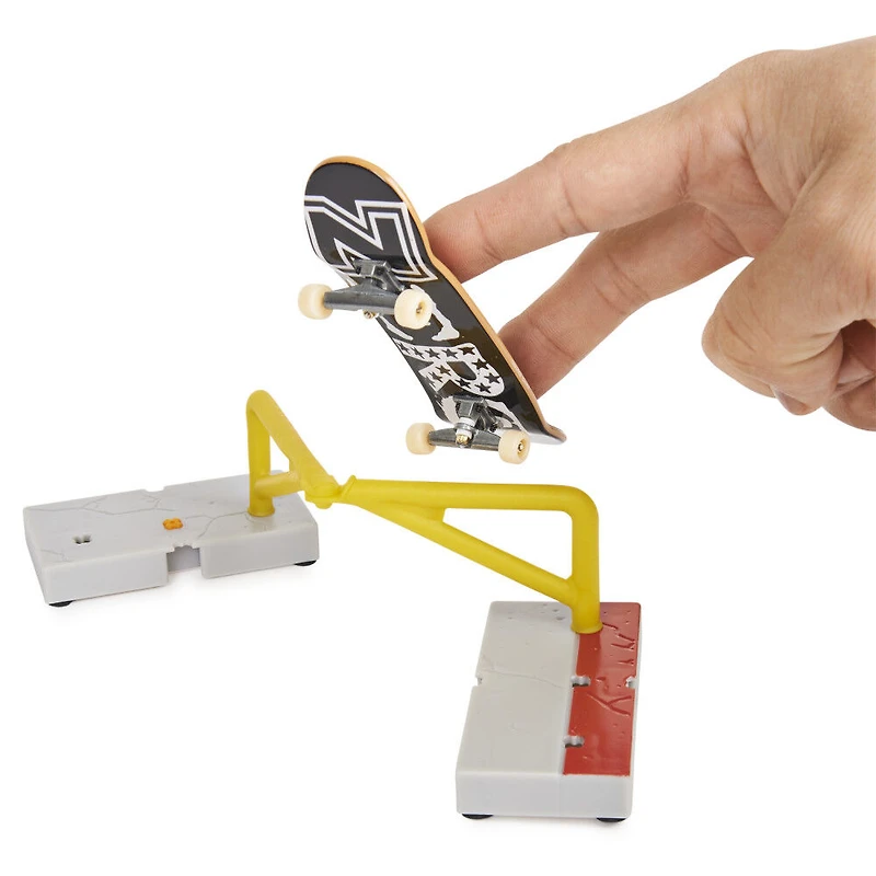 Tech Deck, Zero Skateboards Versus Series, Collectible Fingerboard 2-Pack and Obstacle Set