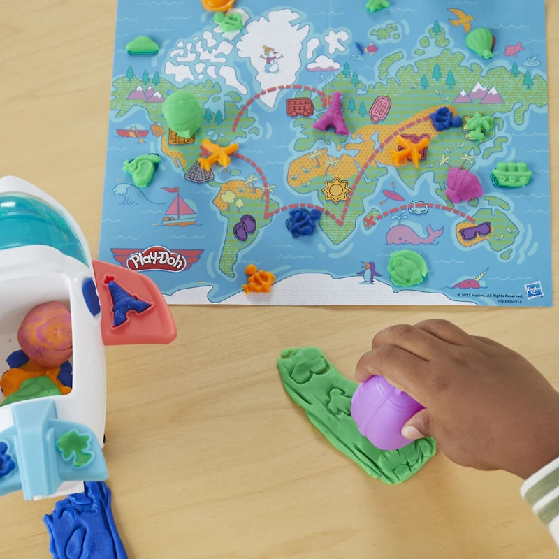Play-Doh, coffret Starter Mon avion des découvertes, jouets préscolaires pour filles et garçons avec avion, tapis d'activité carte du monde, 3 accessoires et 4 couleurs de pâte à modeler