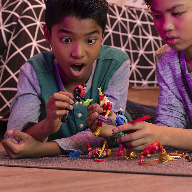 DC Comics, 4-Inch SUPERMAN Action Figure with 3 Mystery Accessories