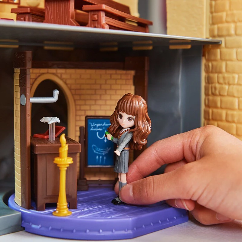 Wizarding World Harry Potter, Magical Minis Charms Classroom with Exclusive Hermione Granger Figure and Accessories