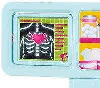 Barbie Carrières - Poupée Pédiatre et coffret de jeu.