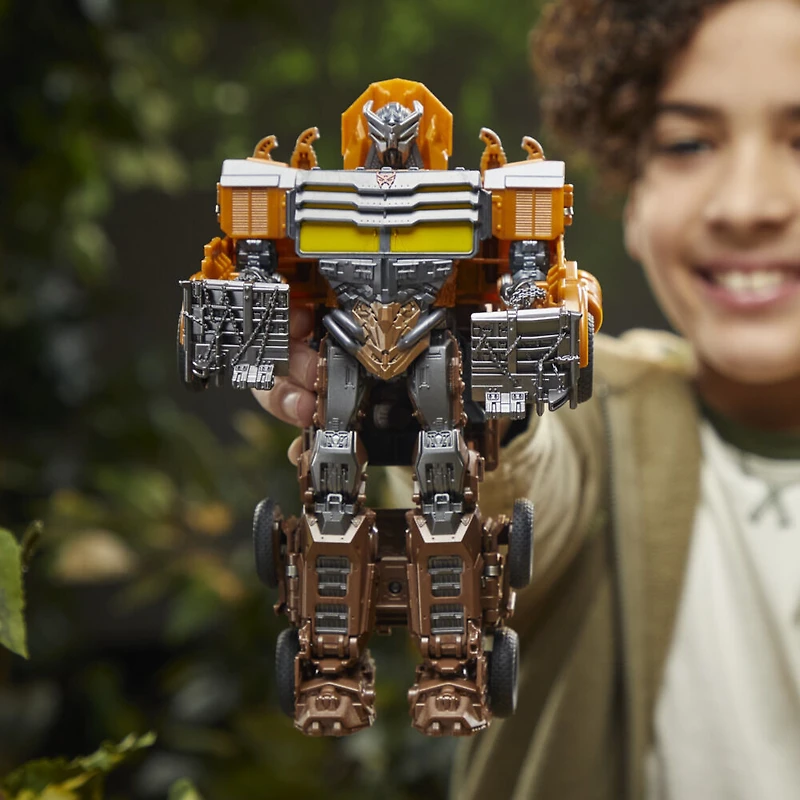 Transformers: Rise of the Beasts Buzzworthy Bumblebee Smash Changer Scourge 9 Inch Action Figure - R Exclusive