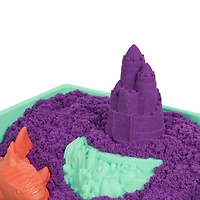 Kinetic Sand, Coffret Bac à sable, 454 g de sable violet, bac à sable, 4 moules et outils, jouets sensoriels