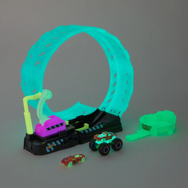 Hot Wheels Monster Trucks Glow-in-the Dark Epic Loop Challenge Playset - R Exclusive