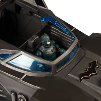 DC Comics, Coffret Crusader Batmobile avec figurine Batman exclusive de 10 cm, 3 figurines de super-méchants en papier