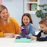 Kinetic Sand, Coffret Bac à sable, 454 g de sable violet, bac à sable, 4 moules et outils, jouets sensoriels