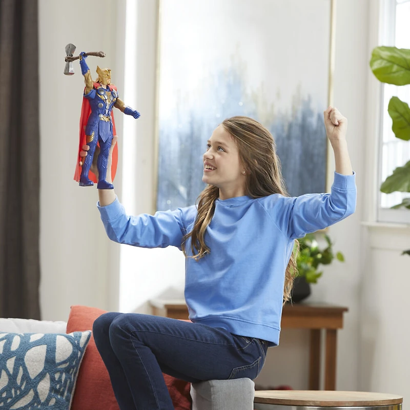 Marvel Studios' Thor: Love and Thunder Stormbreaker Strike Thor - Édition anglaise