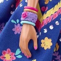 Poupée ​Barbie Día de Muertos 2022, vêtue d'une chemise, d'une veste et d'un sombrero